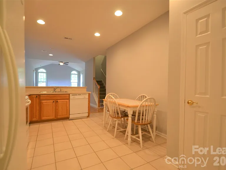 8035 Sultana Cir — Photo 11