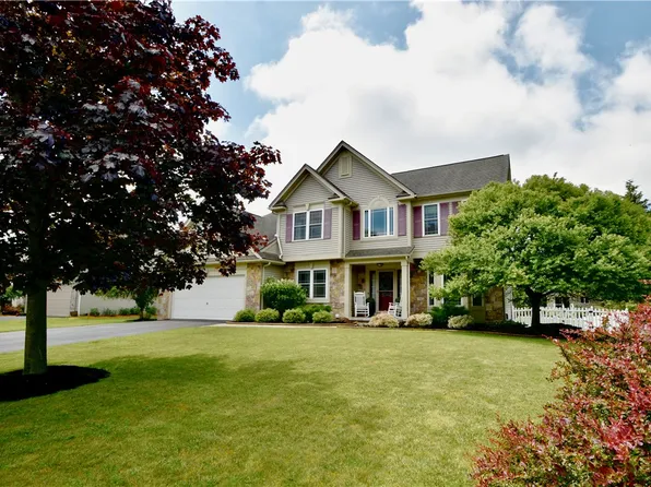 41 Ketchum St, Victor, NY 14564