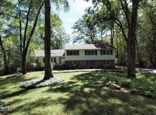 125 Cedar Ln, New Canaan, CT 06840