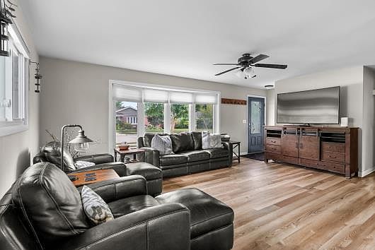 3rd image of 2015 Richmond AVENUE