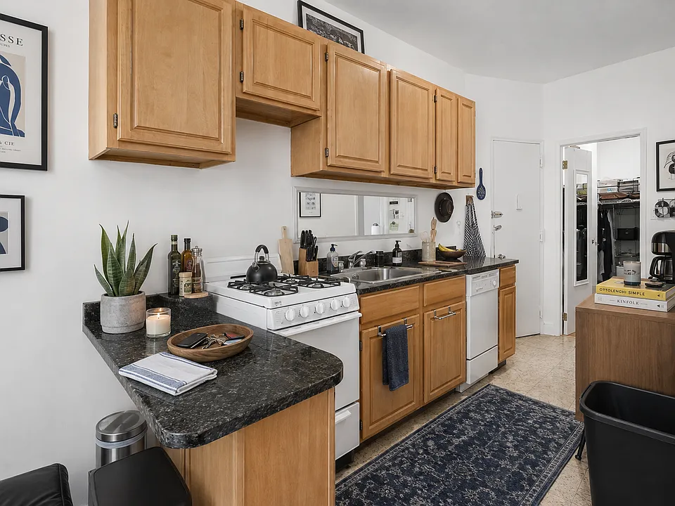 349 W 45th St #5RW