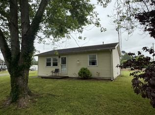 1104 Valter Dr, Carmi, IL 62821