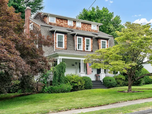 28 Robbins Drive, Wethersfield, CT 06109