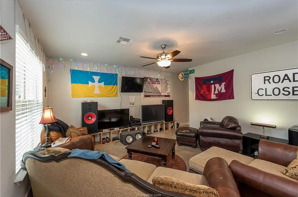 5 bed, 4.5 bath, 2012 sqft, $2,600 — Photo 4