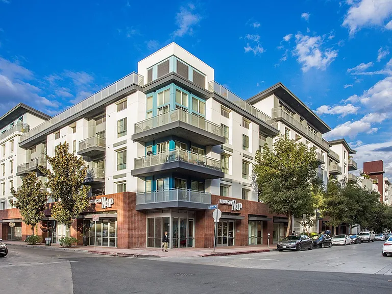 Living at NoHo — Photo 20