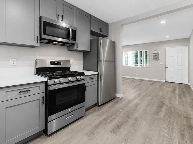 113-201 South Lillie Avenue — Photo 31