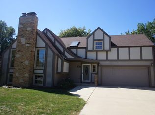 1033 Manchester St, Naperville, IL 60563