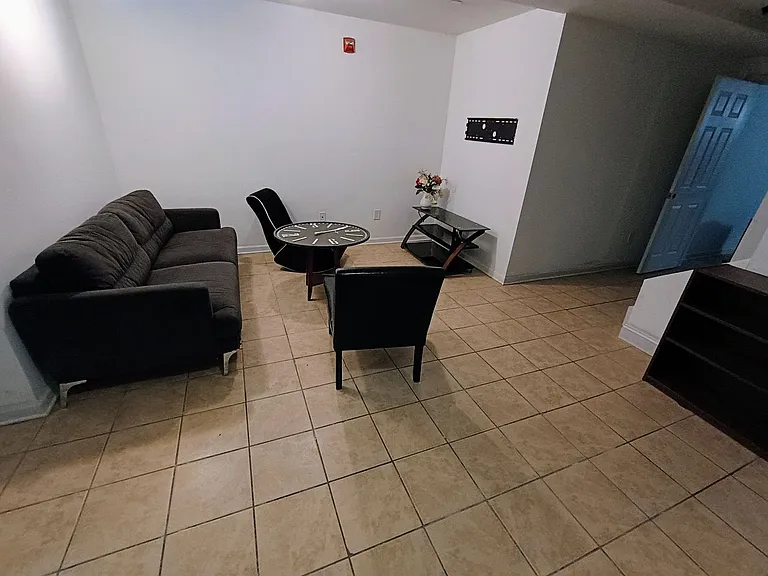 437 N Wiota St — Photo 14