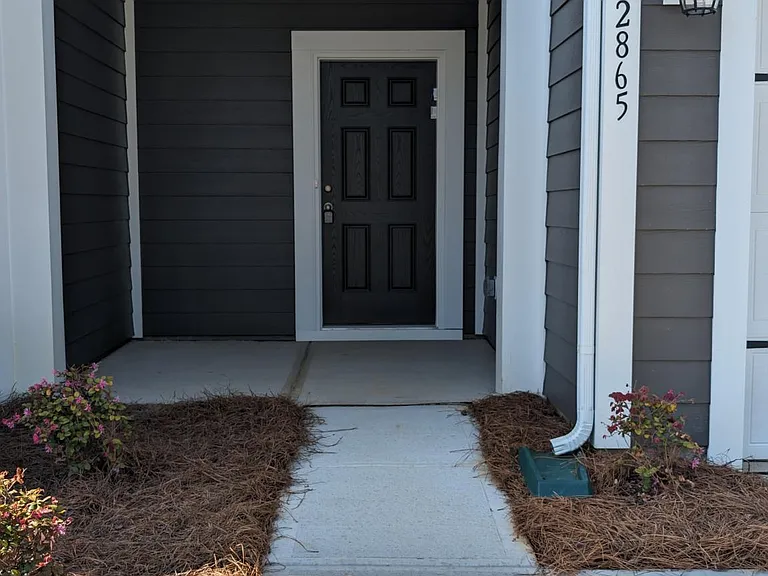 2865 Aubrey St — Photo 2