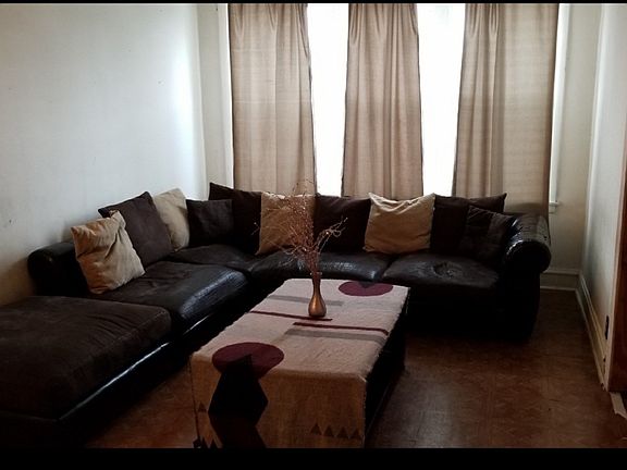 2nd image of 2227 W Fullerton Ave