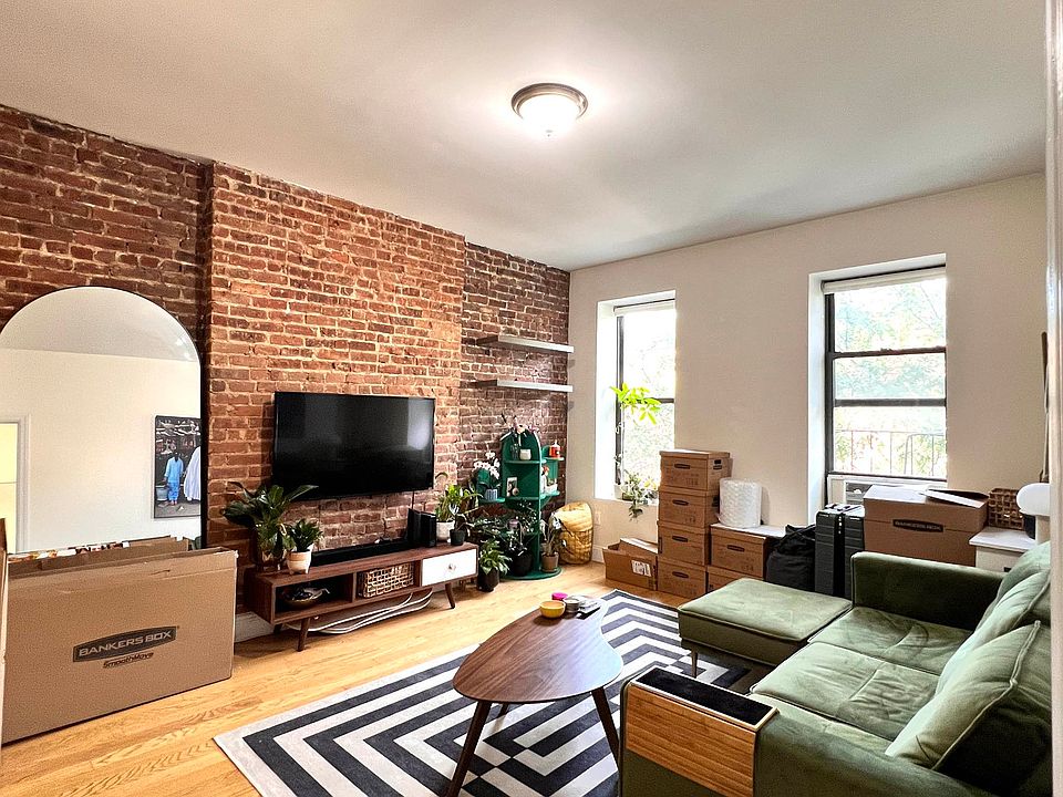 1st image of 70 W 106th St APT 4A