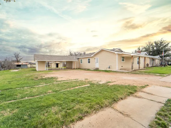 313 W 4th St, Breckenridge, TX 76424