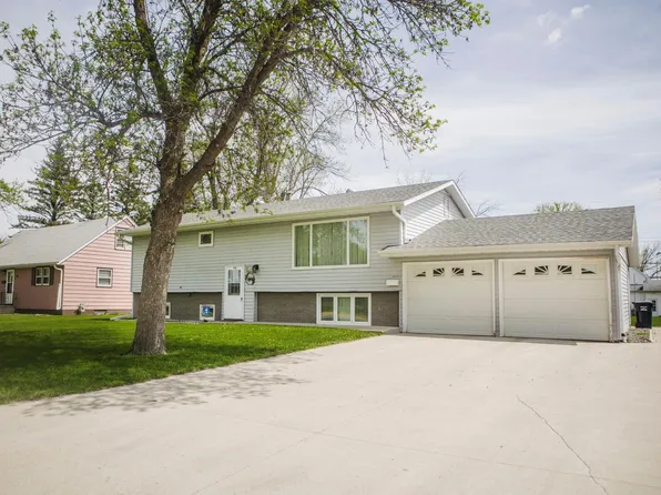 1114 Park Ln, Morris, MN 56267