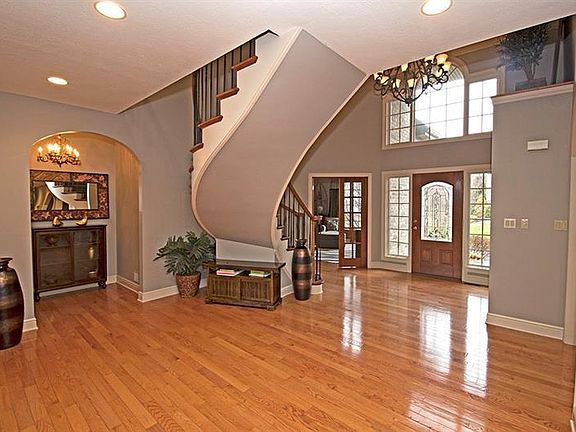 3rd image of 8021 Sherwood Dr