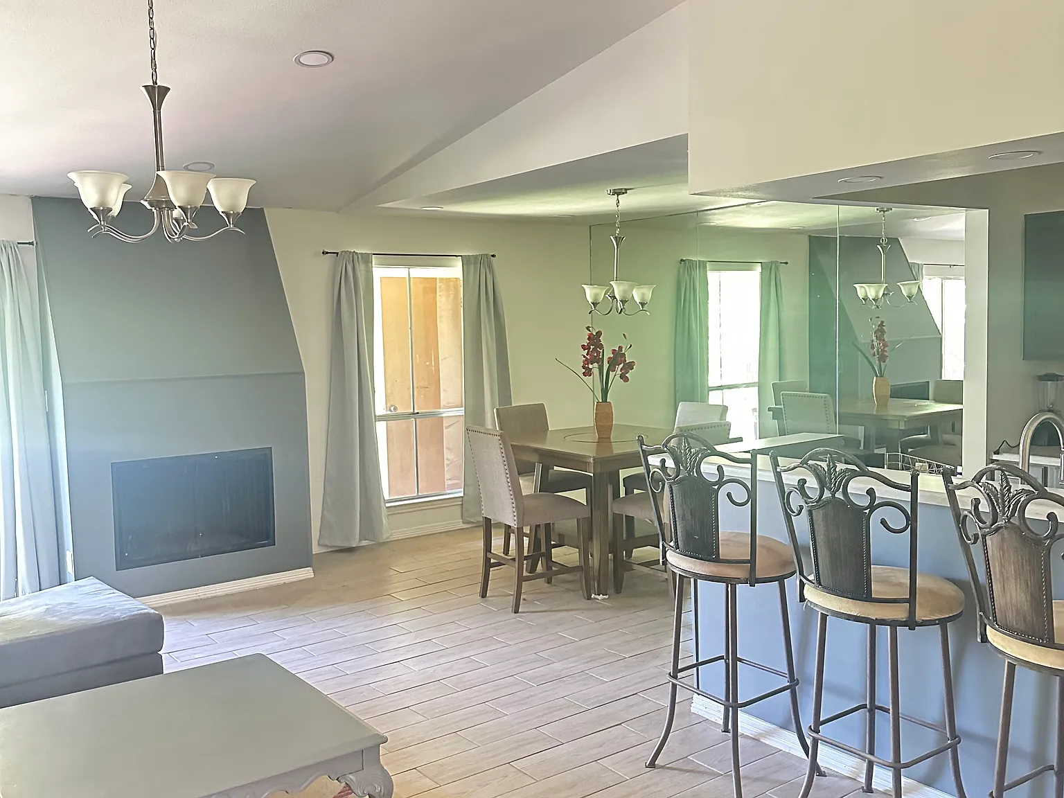 3500 Carmen Ave — Photo 2