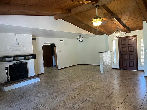 520 W Port Royale Ln Photo 1