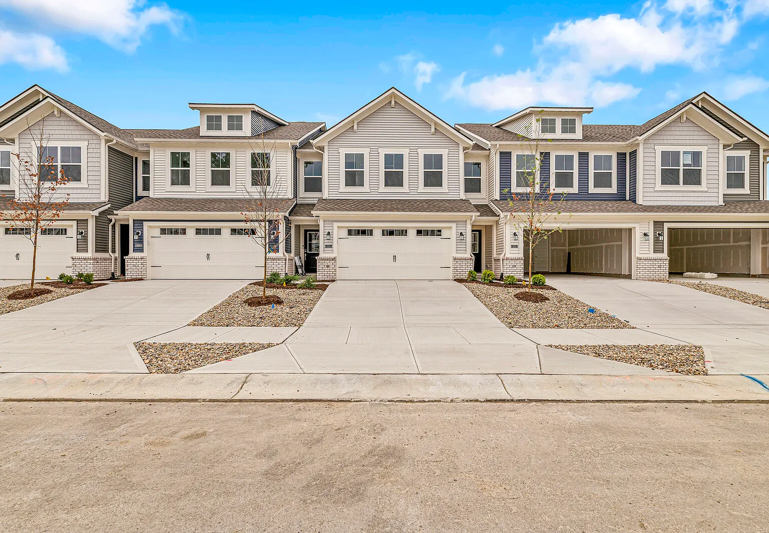 3 bed, 2.5 bath, 1793 sqft, $2,099 — Photo 2