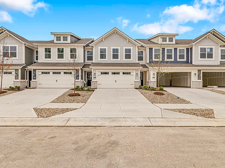 433 Monarch Ln — Photo 2