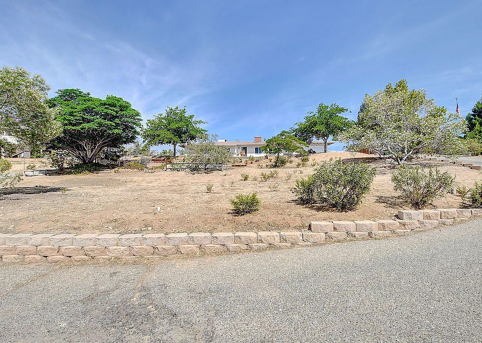 1st image of 16498 Villa Dr