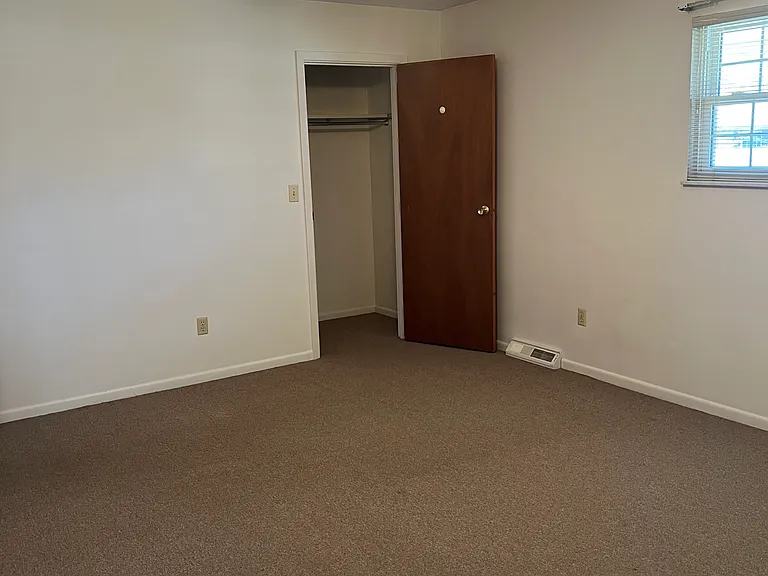 515 Greenfield Ln #B — Photo 15