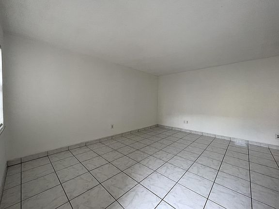 3rd image of 1832 Madison St #102-1
