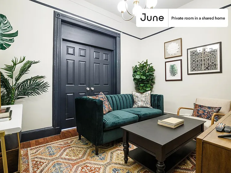 336 W 47th St #1D — Photo 5