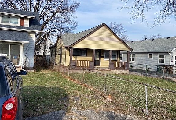 3rd image of 2215 Oneida Ave