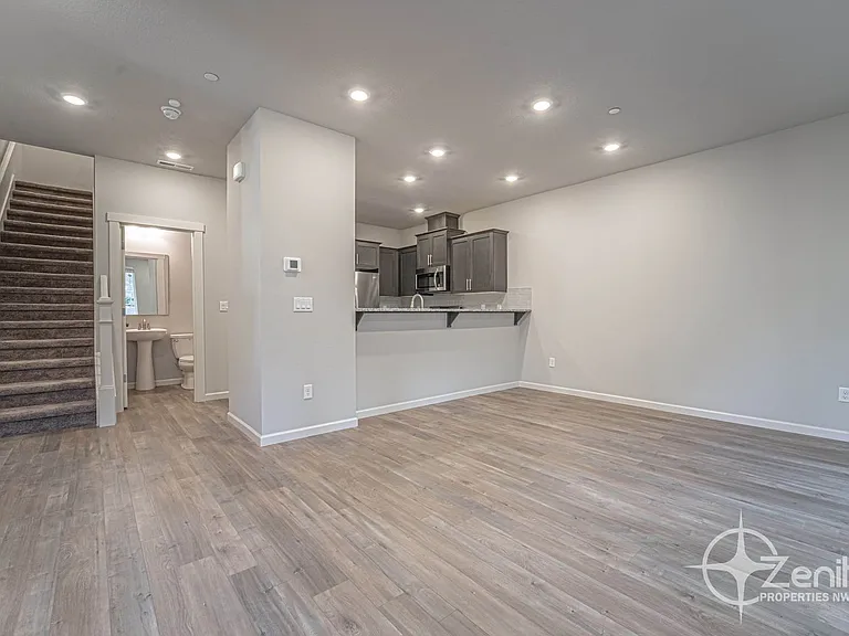 4261 S Cloverhill Way — Photo 4