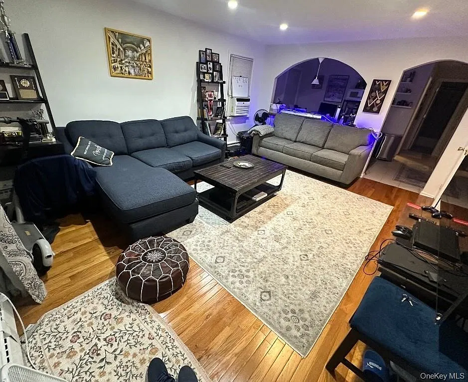 1 bed, 1.0 bath, 350 sqft, $2,500 — Photo 2