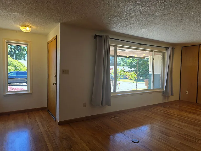 1012 N Villard St — Photo 4
