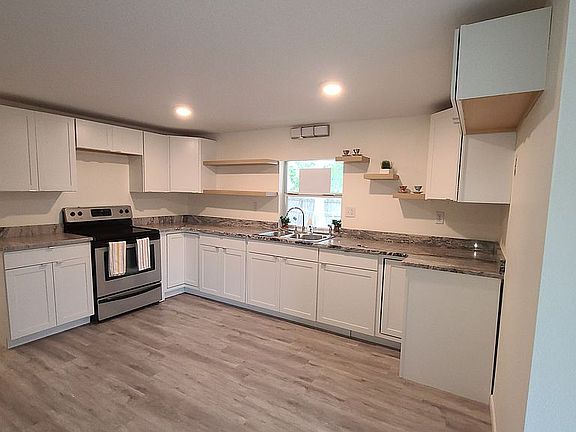 Immaculate kitchen stainless