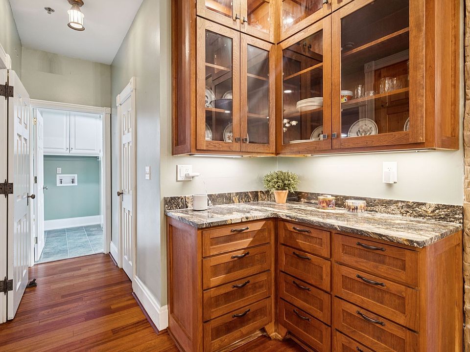 13th image of 1374 Peter Pond Rd