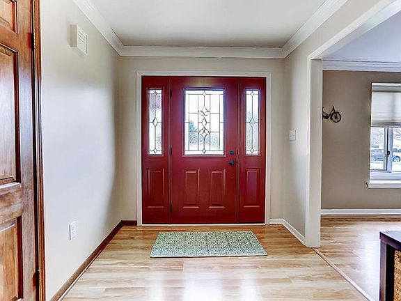 3rd image of 209 Bramblebush Trl