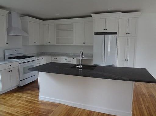 5th image of 162 Sandwich St #Ll