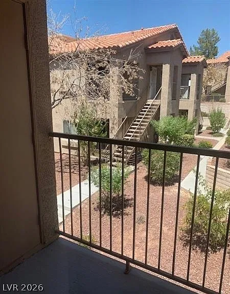 2 bed, 2.0 bath, 1049 sqft, $1,200 — Photo 3