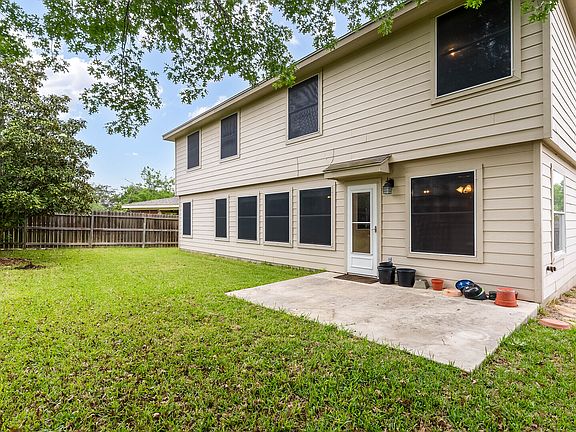 3rd image of 208 ROCK SPRINGS DR