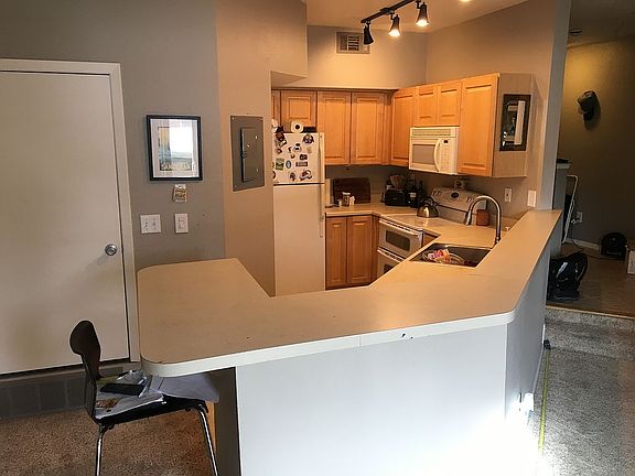 Kitchen w extended counter t
