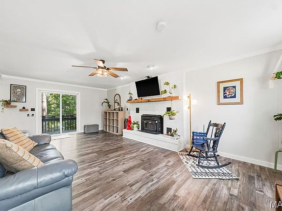 3rd image of 309 Hideaway Hl