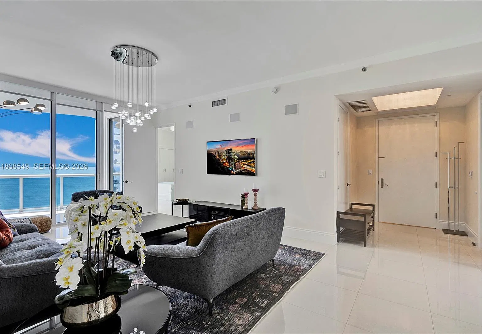 Tdr Tower I Condo — Photo 1