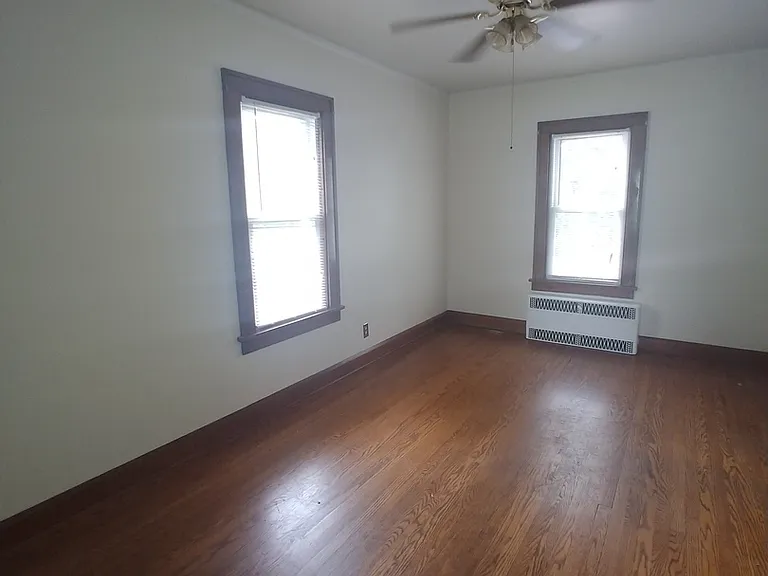 453 E Kline St — Photo 2