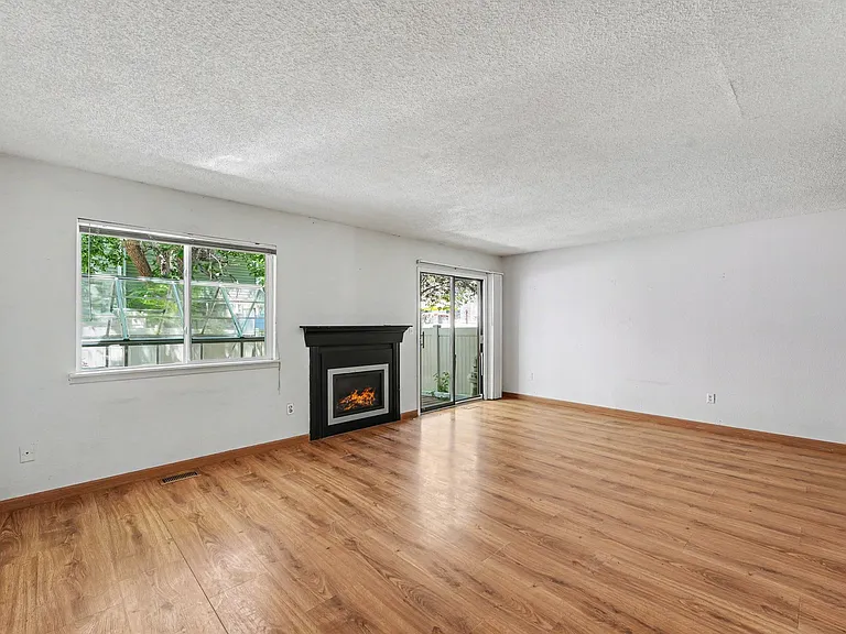 1511 Seneca Cir #131 — Photo 3
