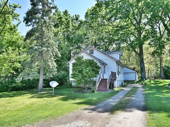 38393 N Lakeside Pl, Antioch, IL 60002