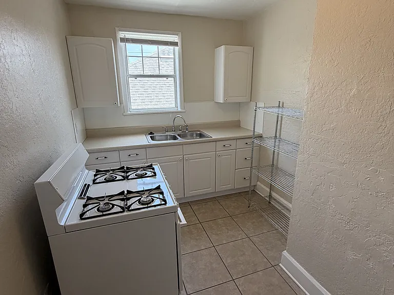 456 13th Ave NE #12 — Photo 6