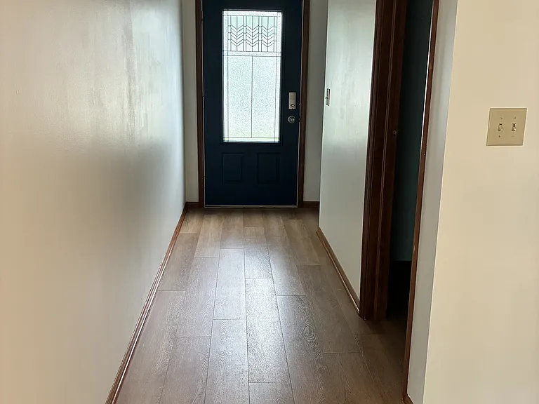 560 Executive Blvd — Photo 6