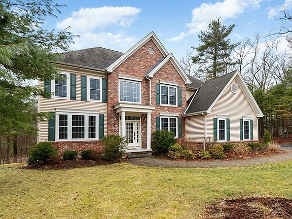 2nd image of 19 Beechwood Cir