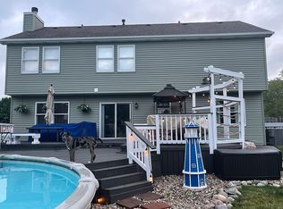 426 Badger Ln, Oswego, IL 60543