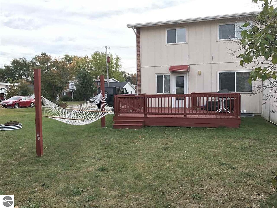 1st image of 9711B 7th St