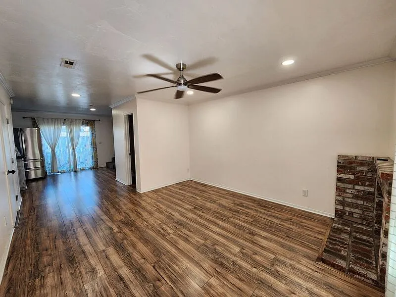 2 bed, 2.5 bath, 1313 sqft, $2,750 — Photo 3