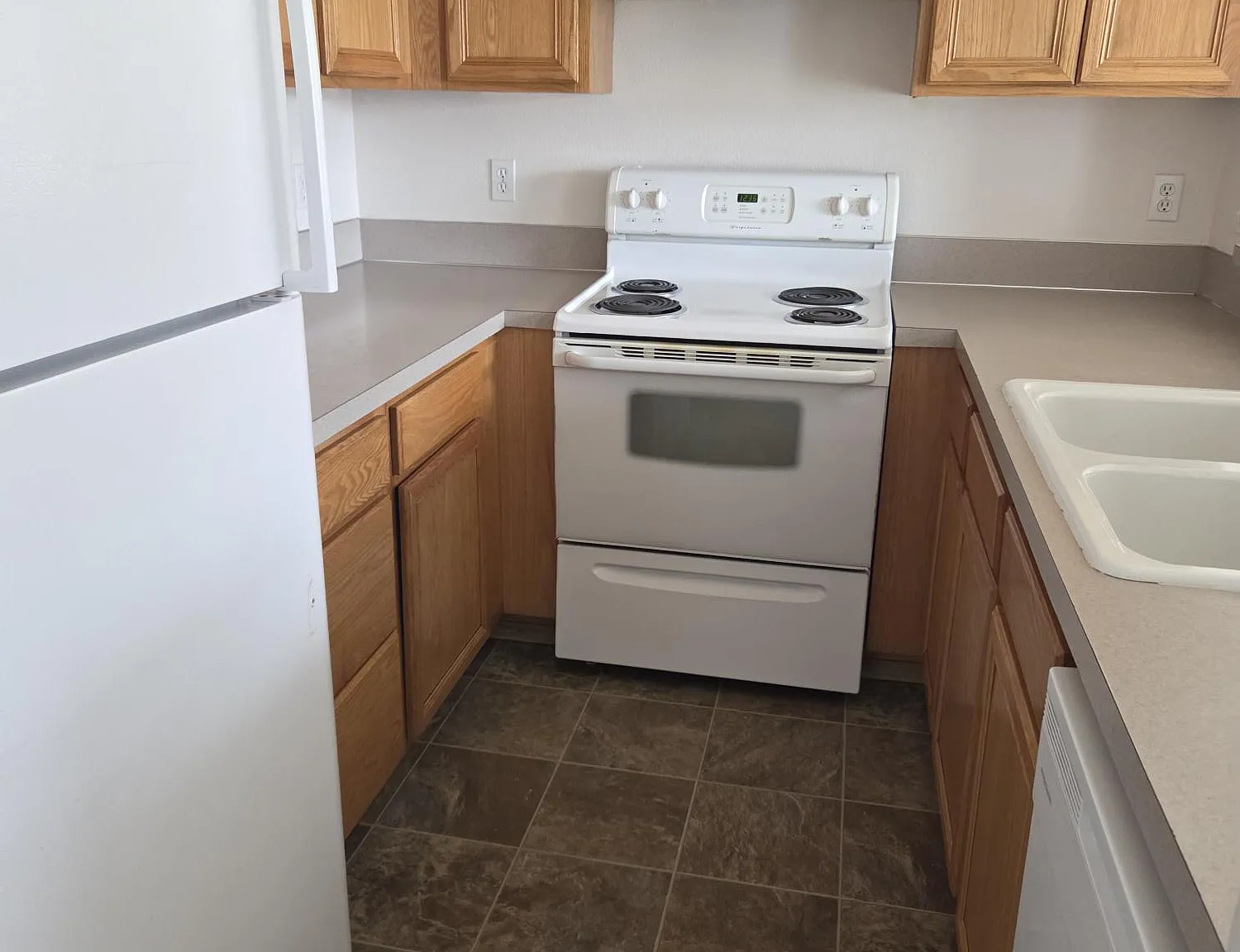 3 bed, 2.5 bath, 1334 sqft, $1,995 — Photo 2