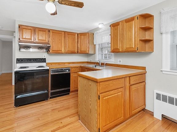3rd image of 31 Oakledge Rd